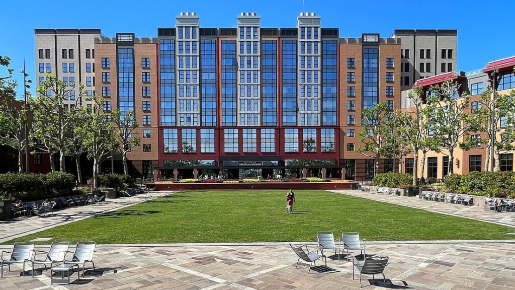 Disney’s Hotel New York The Art of Marvel