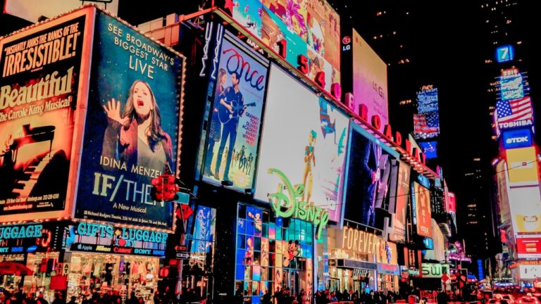 Guia Definitivo de Peças de Teatro e Musicais para Fãs de Séries e Filmes 2027